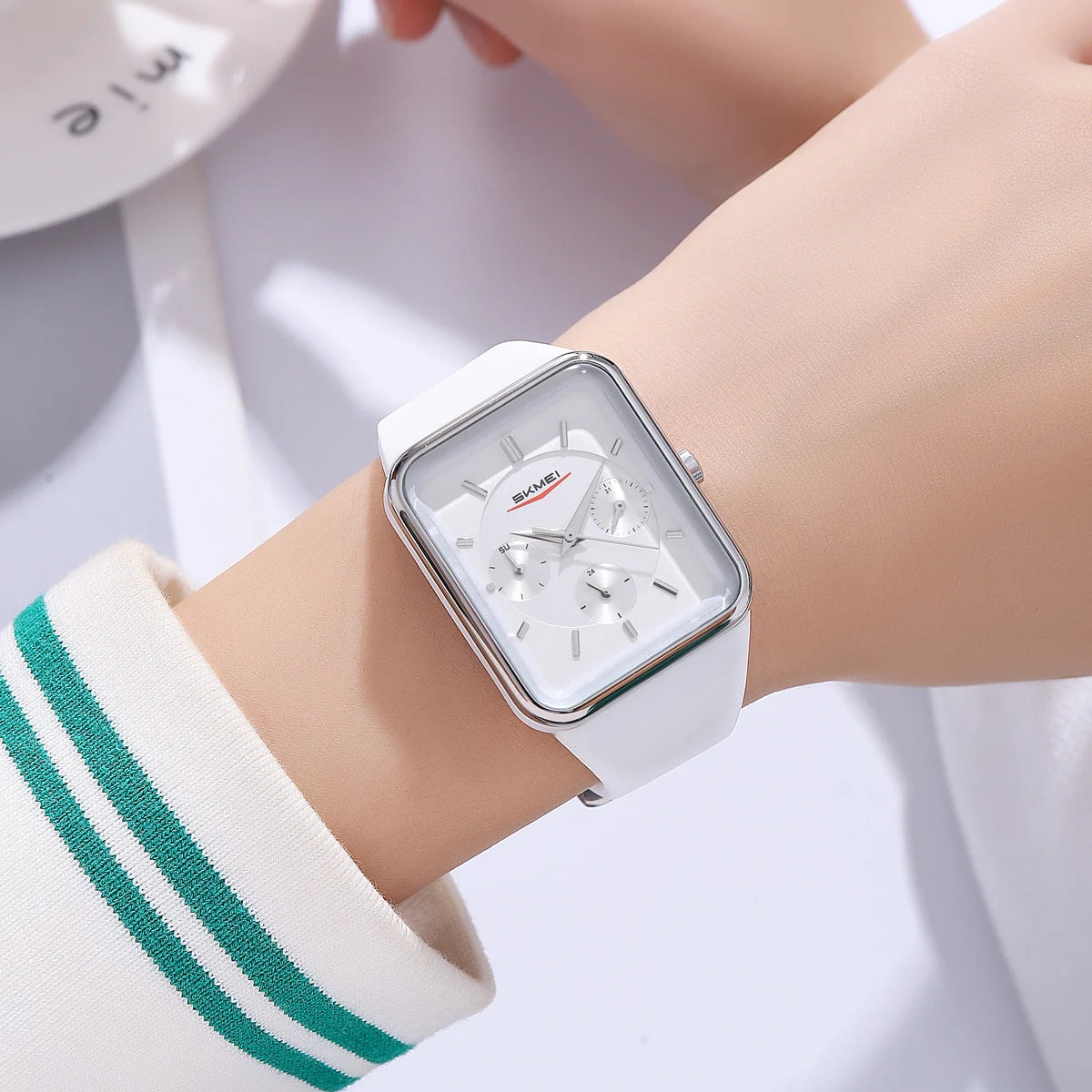 Skmei Luxury Movement Quartz Watch For Men Women Business